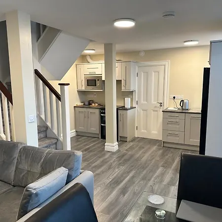 Daire Adams Complex *