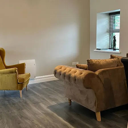 Adams Complex Τουλλαμόρε