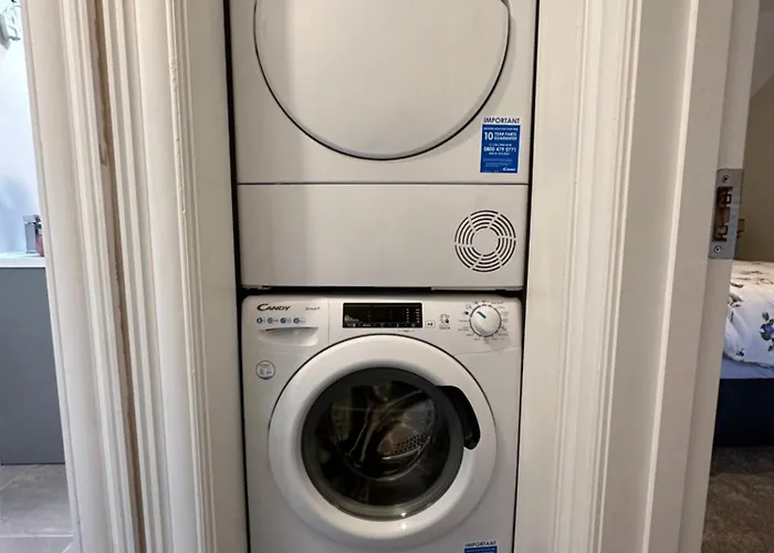Adams Complex Apartman